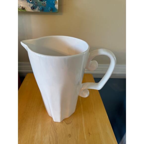 White Pitcher Destin Handcrafted in Portugal - Picture 4 of 6